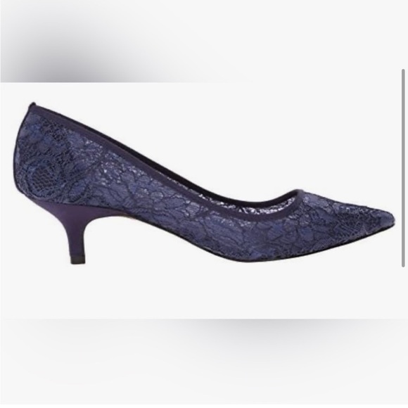 Adrianna Papell Lois Lace Kitten Heel Women's Size8M Dark Blue Dress Pumps - Picture 2 of 5